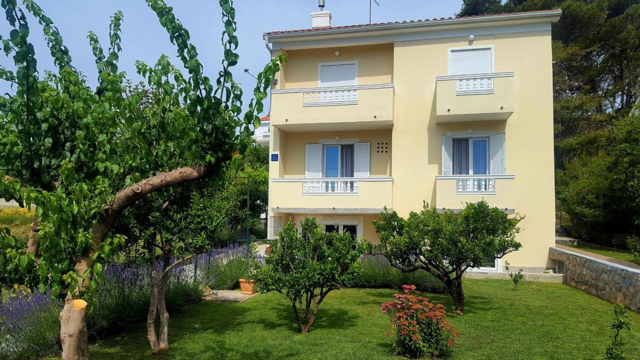 Apartments With A Parking Space Rab - 12383 Banjol Bagian luar foto