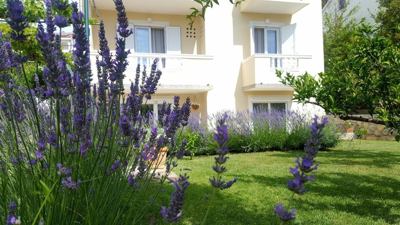 Apartments With A Parking Space Rab - 12383 Banjol Bagian luar foto